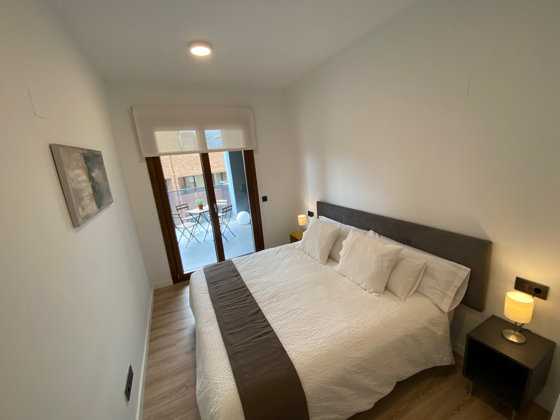 Dormitorio principal con acceso a terraza